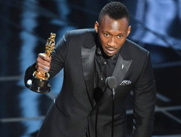 Bari Najma Ali's father, Mahershala Ali, with his first Oscar award in 2017.